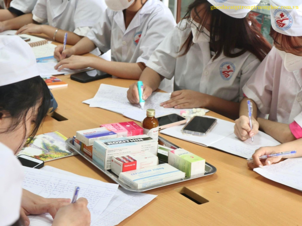 no mon co duoc di thuc tap khong 2